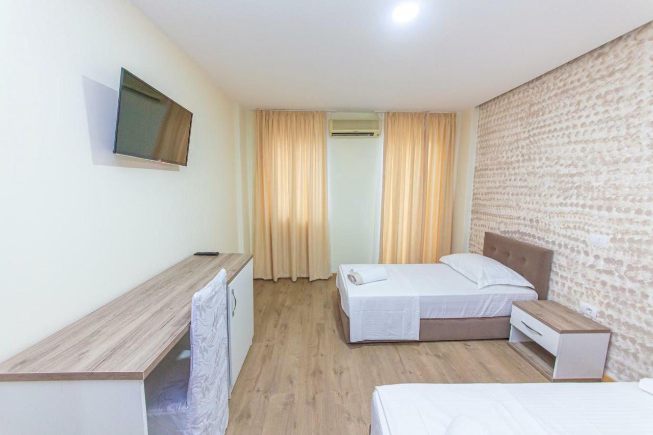 Esal 4*