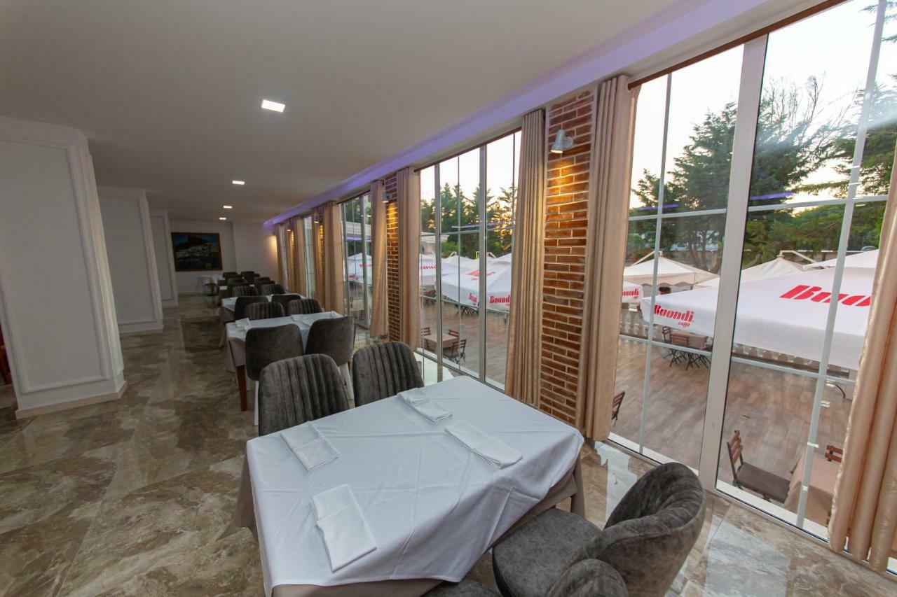 Esal Hotell
